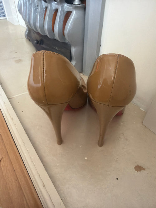 Pre-owned Christian Louboutin Beige Heels
