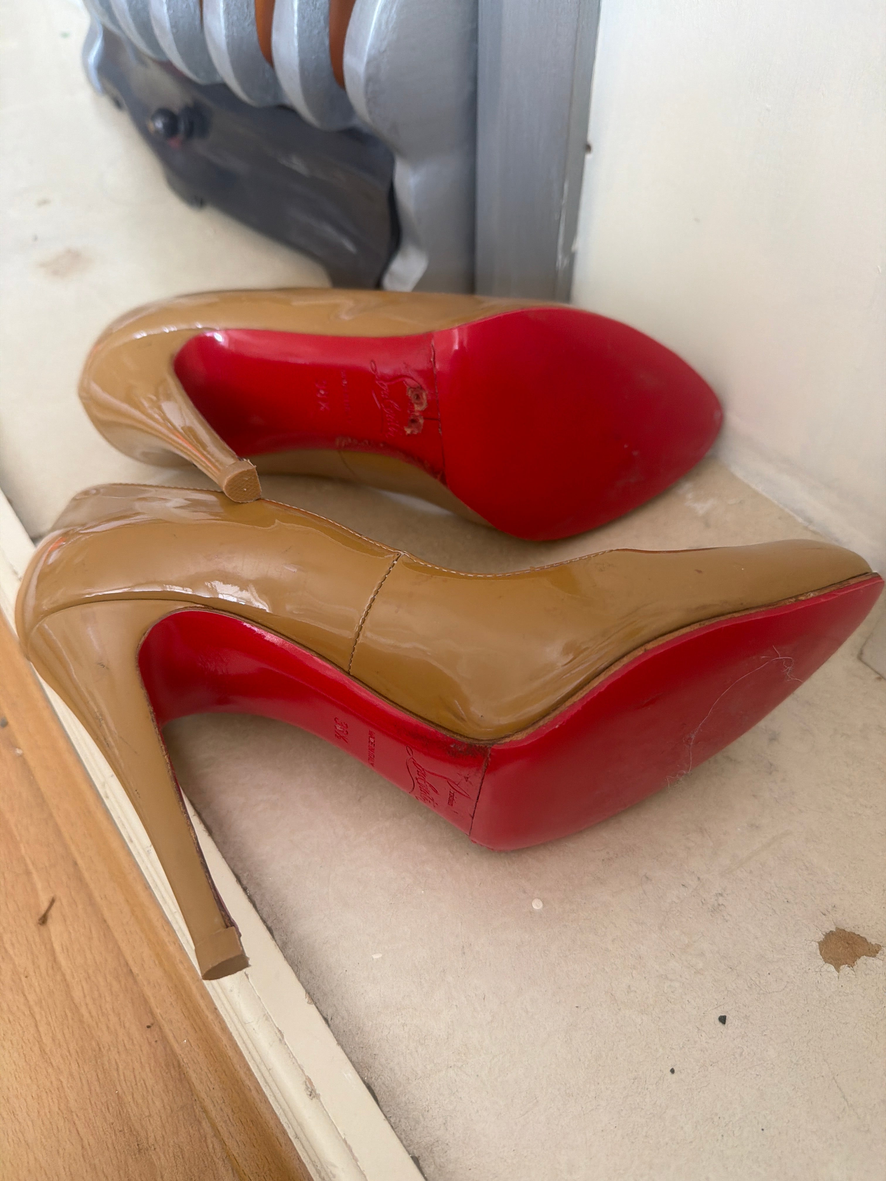 Pre-owned Christian Louboutin Beige Heels